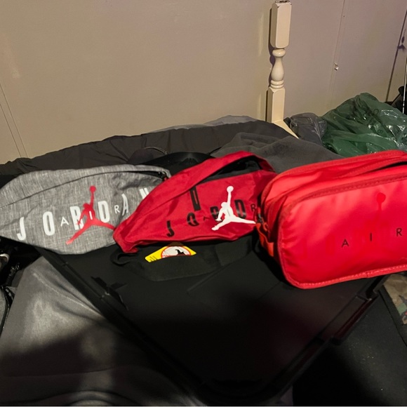 Brand new never carried Jordan bag and other things added - Picture 4 of 8